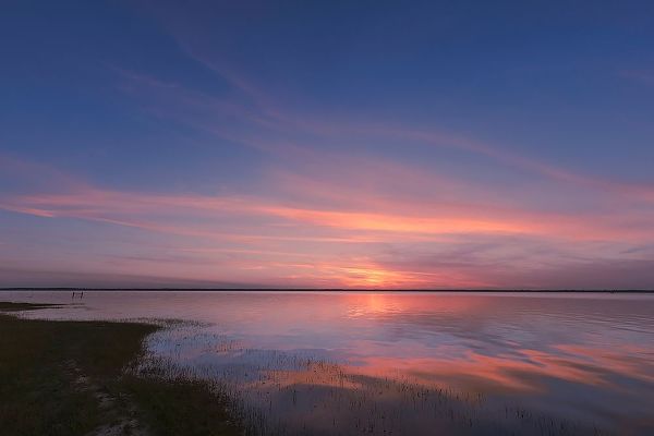 Jones, Adam 아티스트의 Sunset on Harney Lake at sunset-Florida작품입니다.